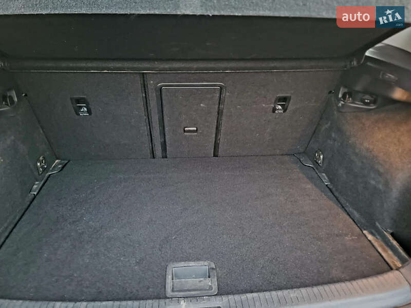 Хетчбек Volkswagen e-Golf 2018 в Ужгороді