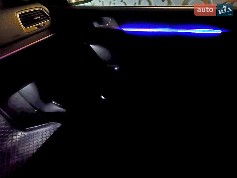 Хетчбек Volkswagen e-Golf 2018 в Ужгороді