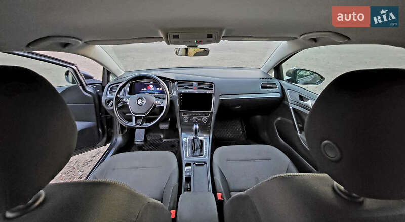 Хетчбек Volkswagen e-Golf 2018 в Ужгороді