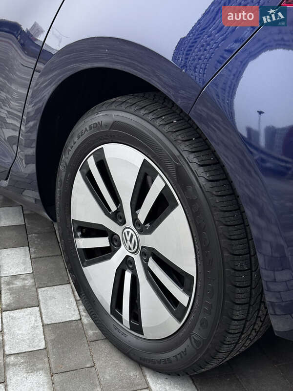 Хетчбек Volkswagen e-Golf 2019 в Києві