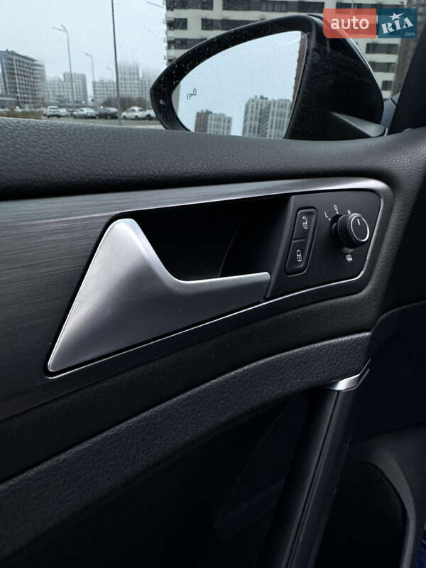 Хетчбек Volkswagen e-Golf 2019 в Києві