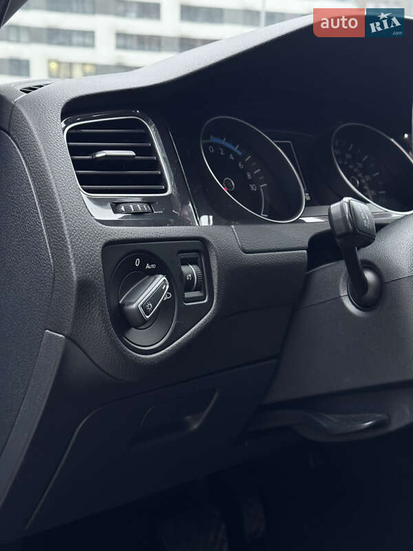 Хетчбек Volkswagen e-Golf 2019 в Києві