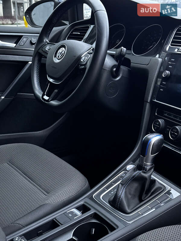 Хетчбек Volkswagen e-Golf 2019 в Києві