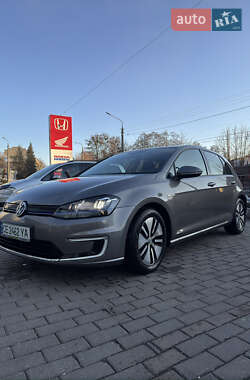 Хетчбек Volkswagen e-Golf 2015 в Чернівцях