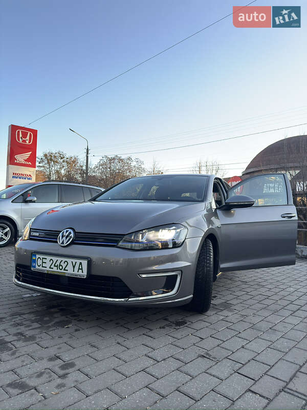 Хетчбек Volkswagen e-Golf 2015 в Чернівцях