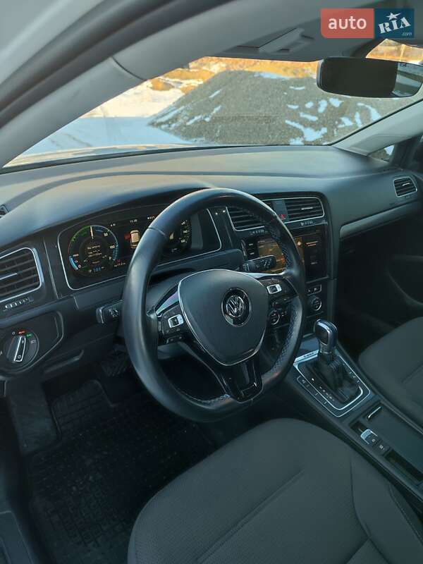 Хэтчбек Volkswagen e-Golf 2018 в Ивано-Франковске