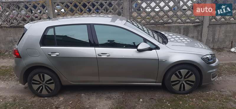 Хэтчбек Volkswagen e-Golf 2018 в Киеве
