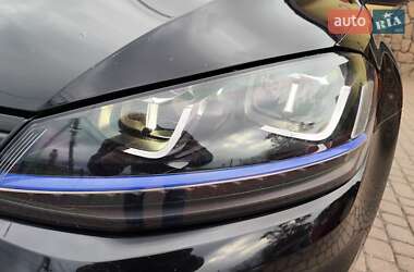 Хэтчбек Volkswagen e-Golf 2015 в 