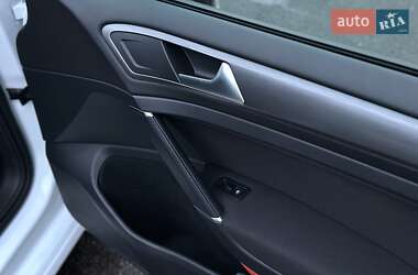 Хэтчбек Volkswagen e-Golf 2019 в 