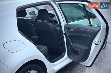 Хэтчбек Volkswagen e-Golf 2019 в 