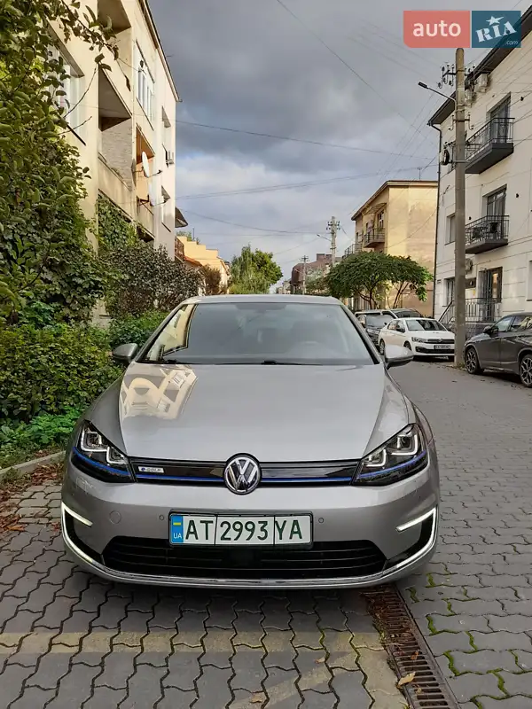 Хетчбек Volkswagen e-Golf 2016 в 