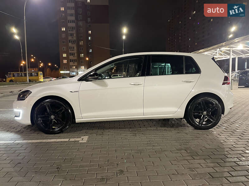 Хетчбек Volkswagen e-Golf 2016 в Києві