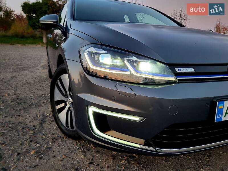 Хэтчбек Volkswagen e-Golf 2018 в 