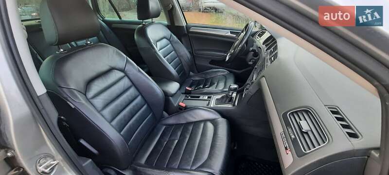 Хэтчбек Volkswagen e-Golf 2015 в Каменец-Подольском