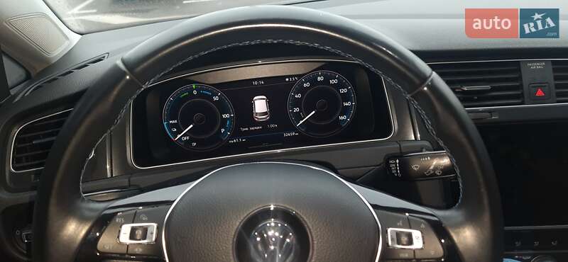 Хэтчбек Volkswagen e-Golf 2018 в Киеве