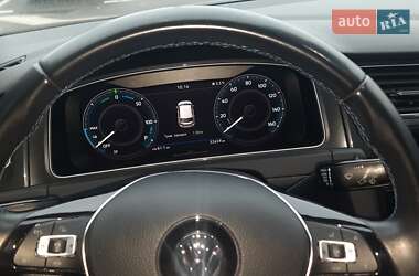 Хетчбек Volkswagen e-Golf 2018 в 