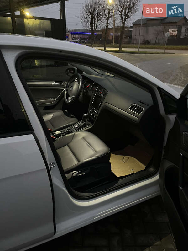 Хетчбек Volkswagen e-Golf 2019 в Івано-Франківську