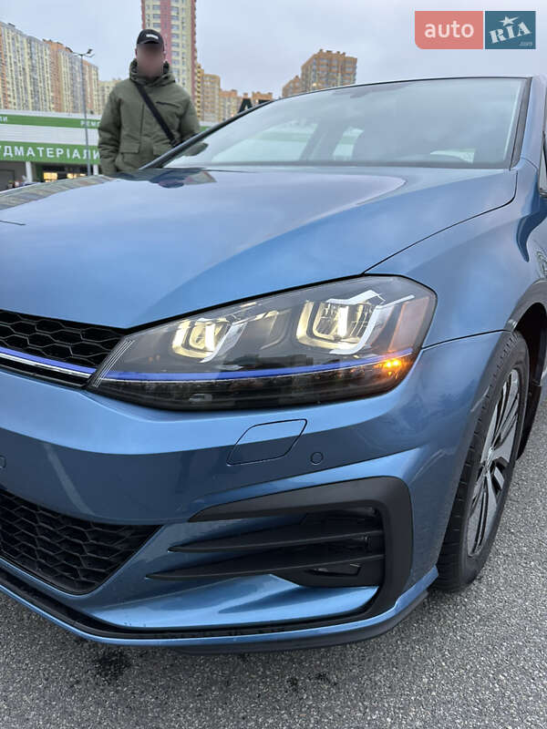 Хэтчбек Volkswagen e-Golf 2016 в Киеве