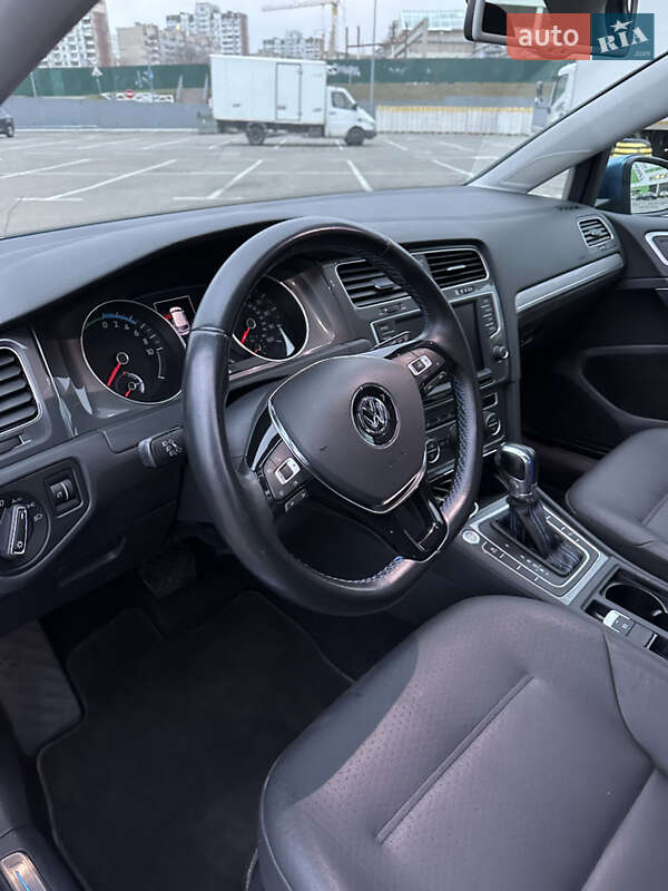 Хэтчбек Volkswagen e-Golf 2016 в Киеве
