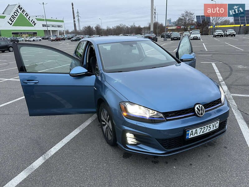 Хэтчбек Volkswagen e-Golf 2016 в Киеве