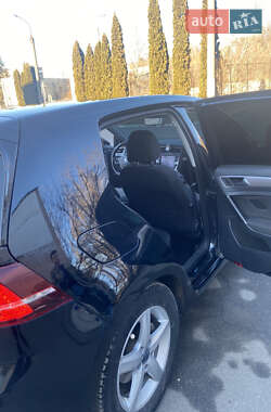 Хэтчбек Volkswagen e-Golf 2015 в 