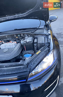 Хэтчбек Volkswagen e-Golf 2015 в 
