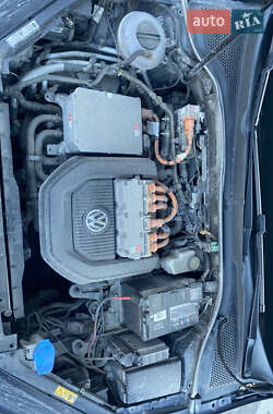 Хэтчбек Volkswagen e-Golf 2015 в 