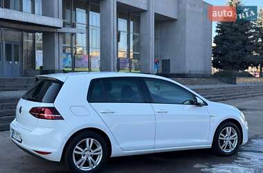 Хетчбек Volkswagen e-Golf 2014 в Рівному