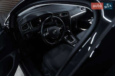 Хэтчбек Volkswagen e-Golf 2020 в 