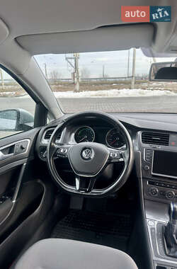 Хэтчбек Volkswagen e-Golf 2015 в Львове