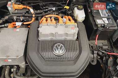 Хетчбек Volkswagen e-Golf 2015 в 