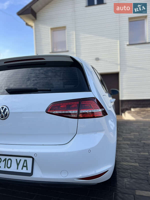 Хэтчбек Volkswagen e-Golf 2015 в Ивано-Франковске