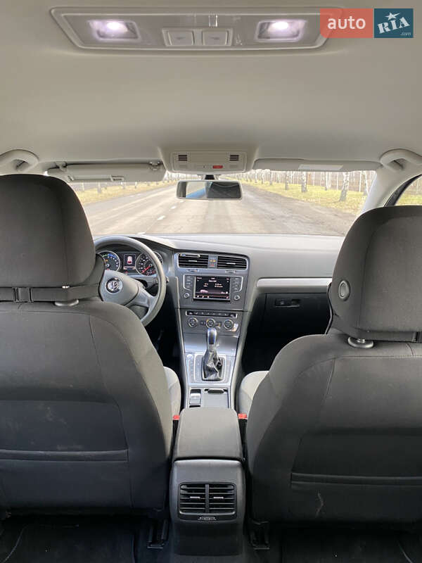 Хетчбек Volkswagen e-Golf 2016 в Дніпрі