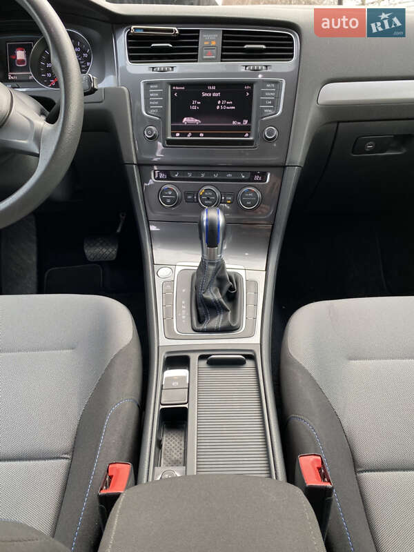 Хетчбек Volkswagen e-Golf 2016 в Дніпрі