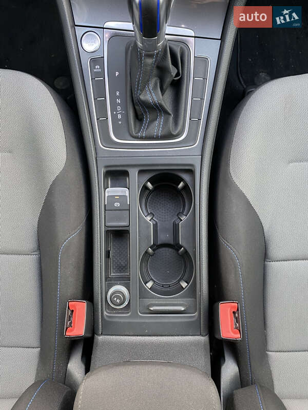 Хетчбек Volkswagen e-Golf 2016 в Дніпрі