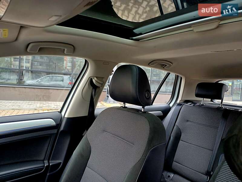 Хетчбек Volkswagen e-Golf 2019 в Сумах