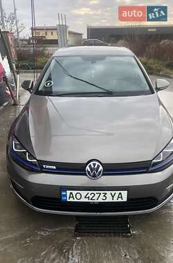 Хэтчбек Volkswagen e-Golf 2015 в Ужгороде