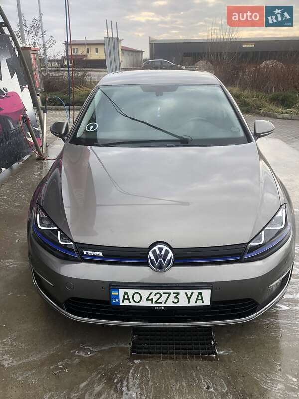 Volkswagen e-Golf 2015