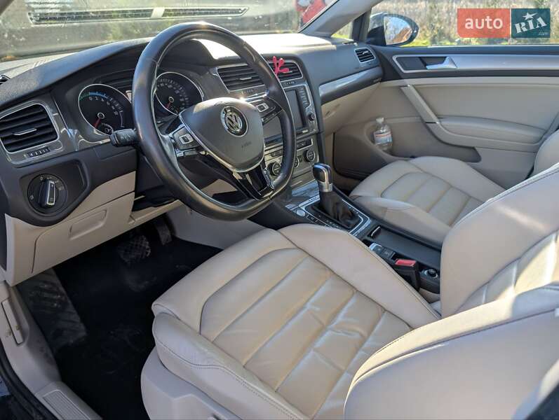 Volkswagen e-Golf 2015