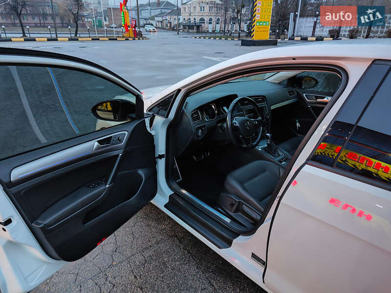 Хэтчбек Volkswagen e-Golf 2016 в Харькове