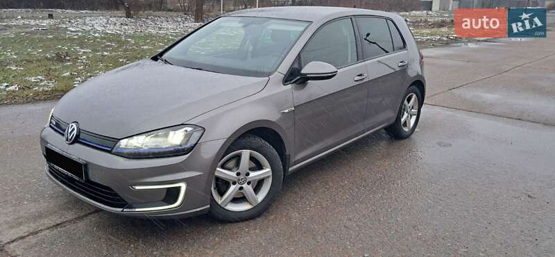 Хетчбек Volkswagen e-Golf 2015 в Києві