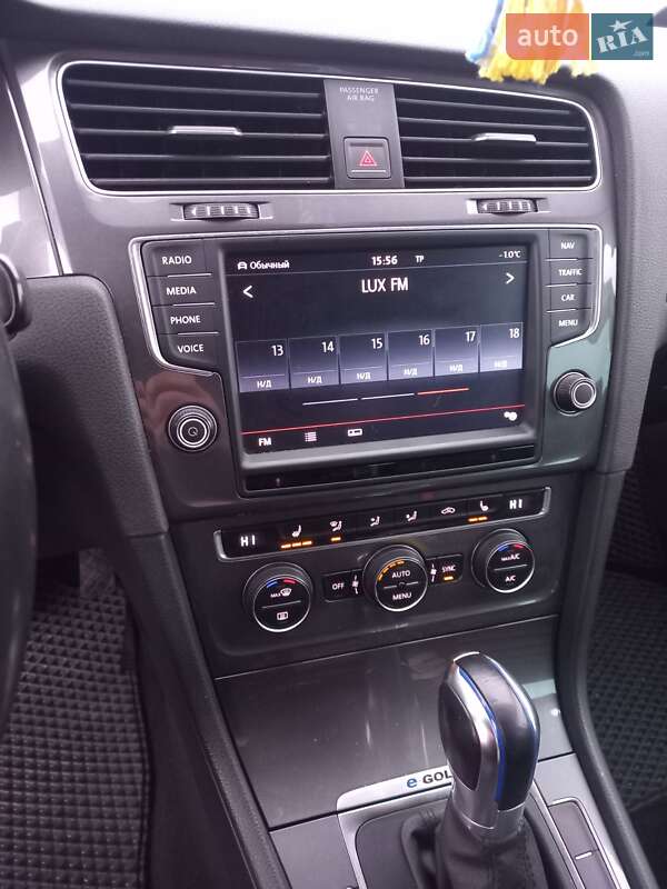 Хетчбек Volkswagen e-Golf 2015 в Києві