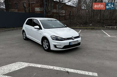 Хетчбек Volkswagen e-Golf 2017 в 
