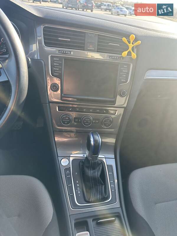 Хетчбек Volkswagen e-Golf 2014 в Чернівцях