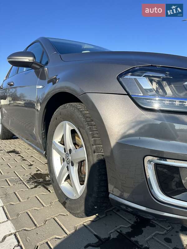 Хетчбек Volkswagen e-Golf 2014 в Чернівцях