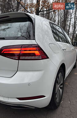 Хетчбек Volkswagen e-Golf 2017 в 