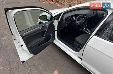 Хетчбек Volkswagen e-Golf 2017 в 
