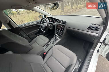 Хетчбек Volkswagen e-Golf 2017 в 