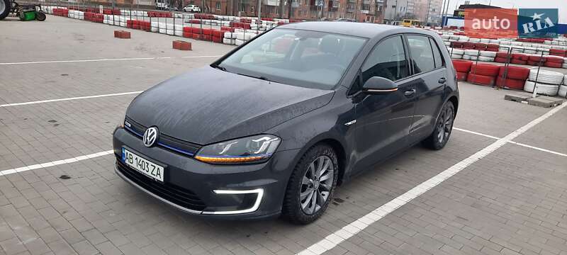 Хэтчбек Volkswagen e-Golf 2015 в 