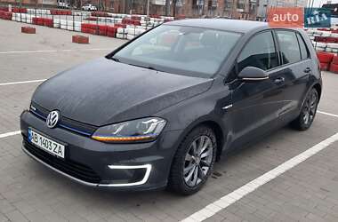 Хэтчбек Volkswagen e-Golf 2015 в 